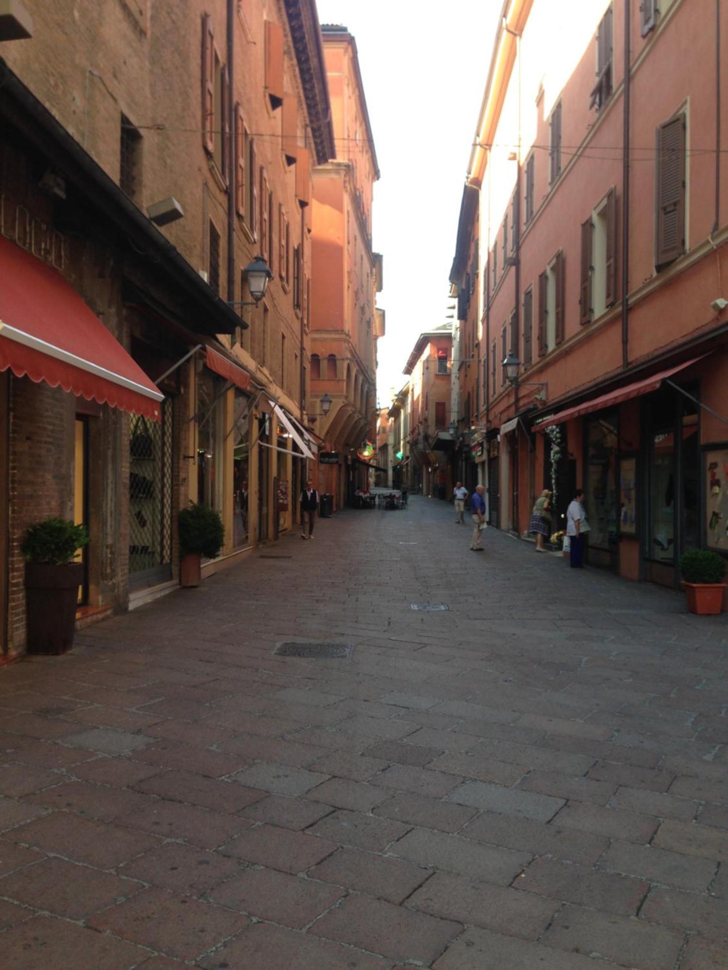 Piccolo Monolocale A Due Passi Da Piazza Maggiore Apartment Bologna Bagian luar foto